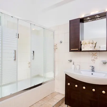 Portview Luxury City Villa With Private Pool Villa